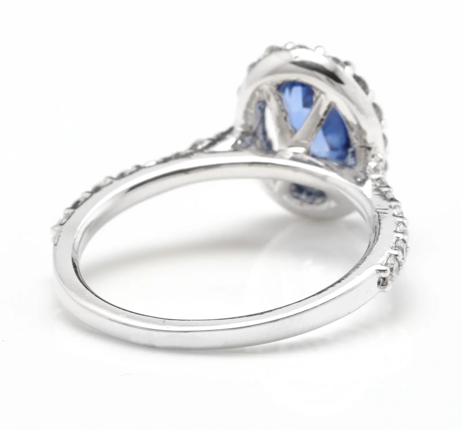 2.90 Carats Exquisite Natural Blue Sapphire and Diamond 14K Solid White Gold Ring