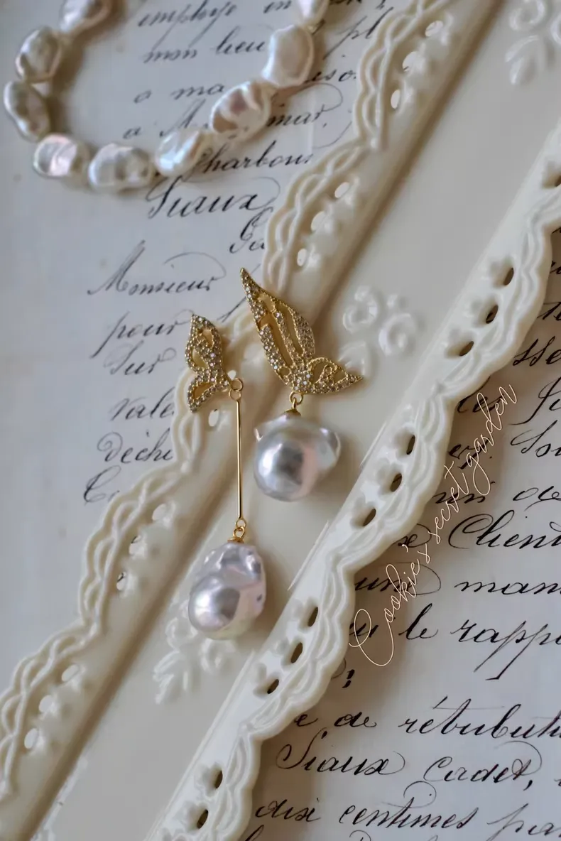 【Monet Garden Collection】 Handmade Asymmetrical Butterfly Baroque Pearl Earrings