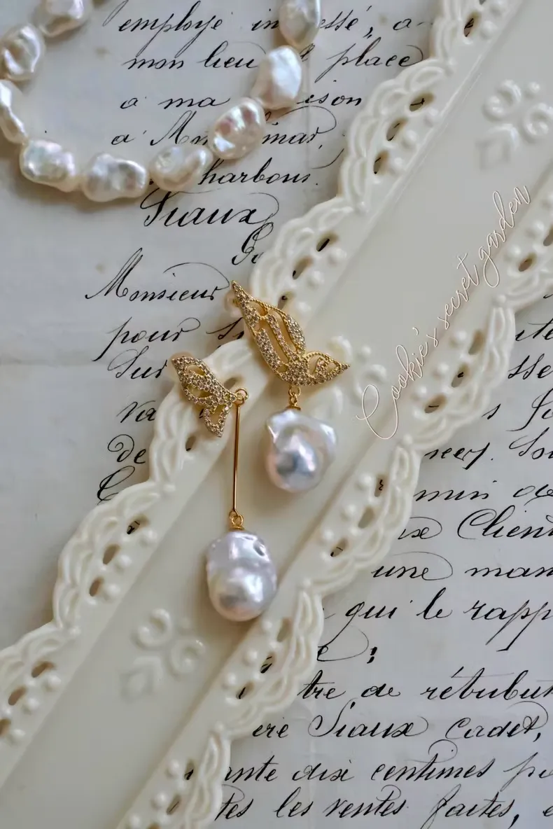 【Monet Garden Collection】 Handmade Asymmetrical Butterfly Baroque Pearl Earrings